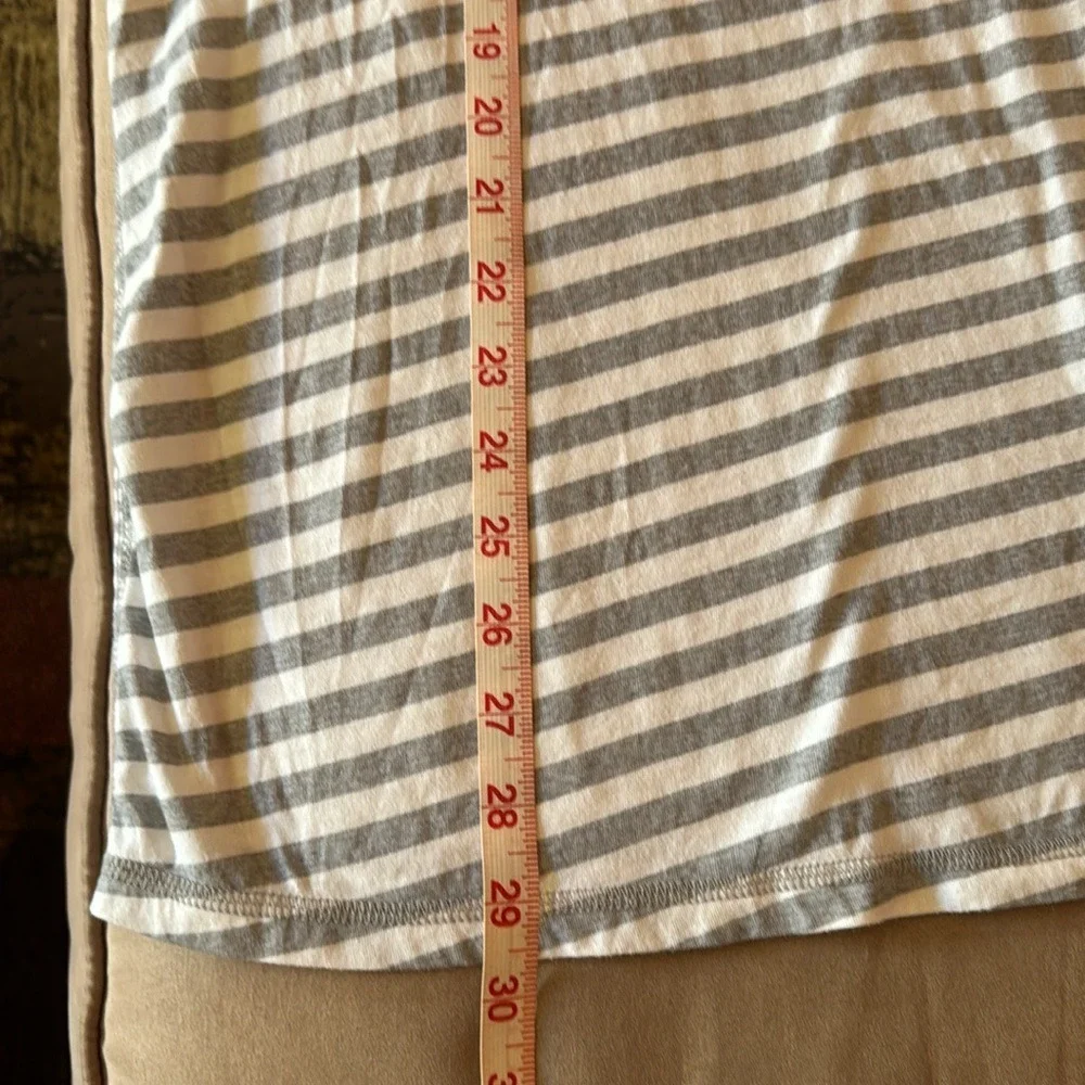 FADED‎ GLORY. White & Grey T-Shirt, Short Sleeve. Buttons on Front. Size…